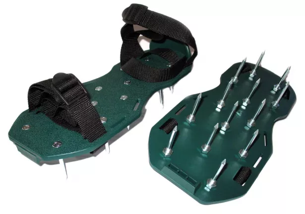 Aerator - podeszwy do napowietrzania trawnika Khayner Garden